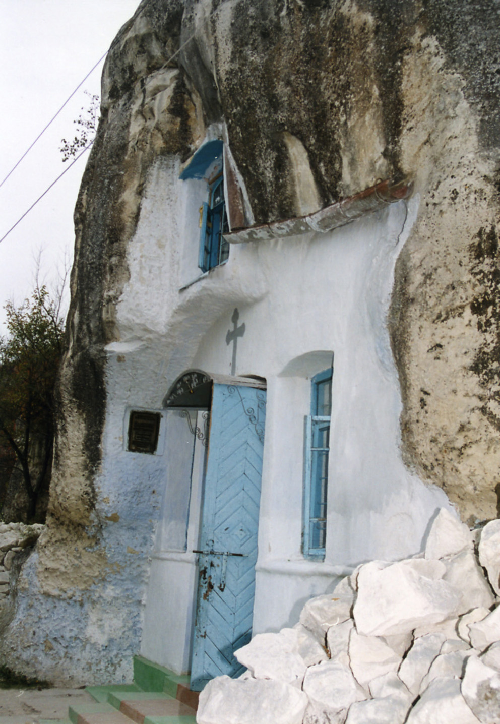 Лядівський Свято-Усікновенський чоловічий скельний монастир